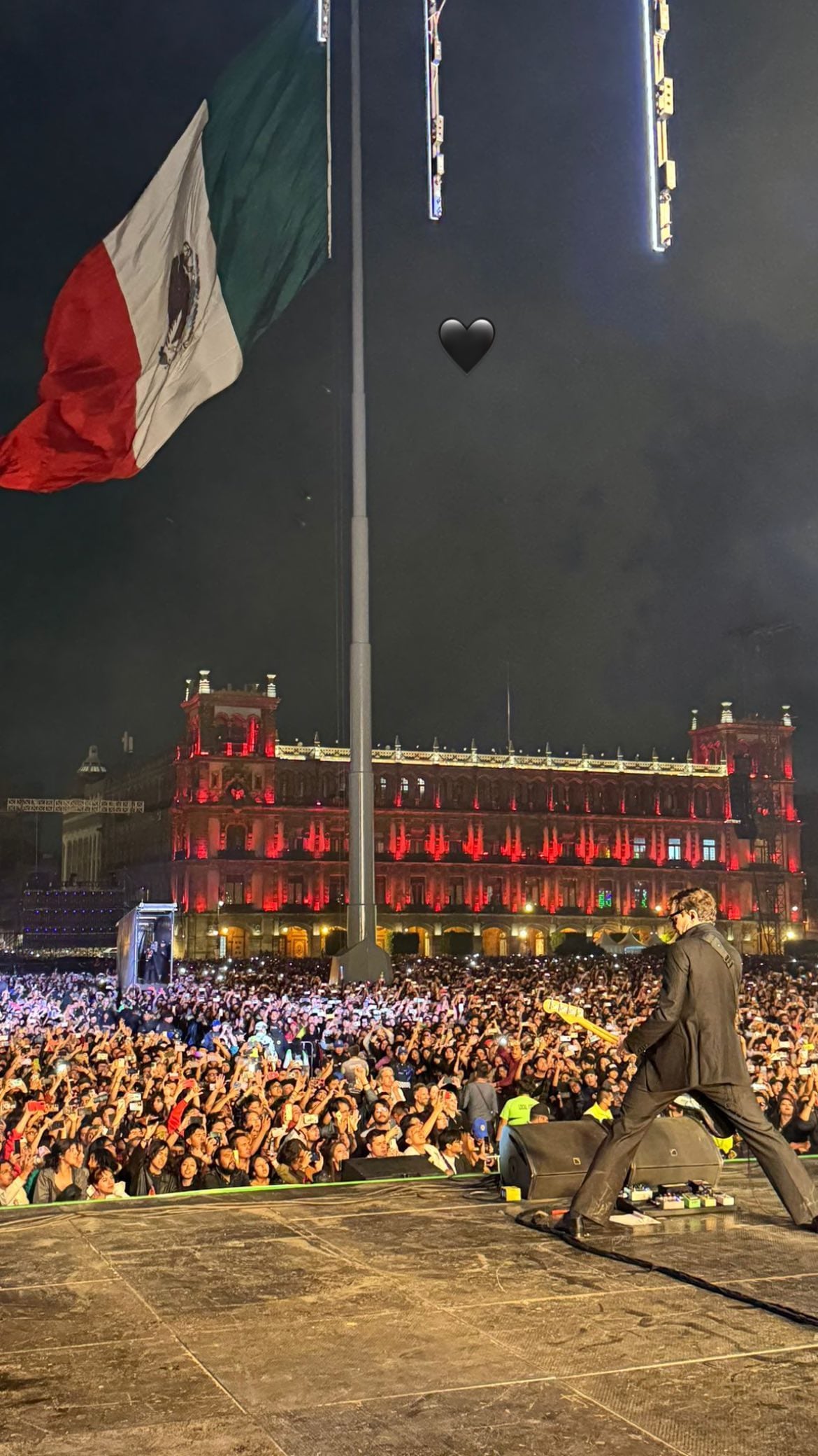 La foto de Interpol que demuestra porqué México los ama tras el concierto en el Zócalo de la CDMX