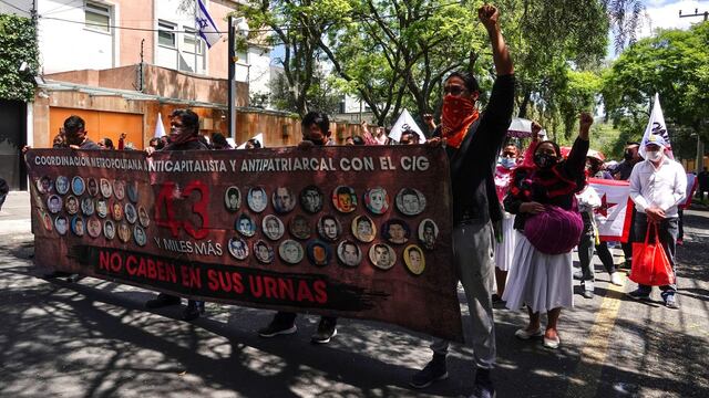 La FGR canceló 5 órdenes de aprehensión contra funcionarios implicados en el caso Ayotzinapa, con esto van 21 que desiste.