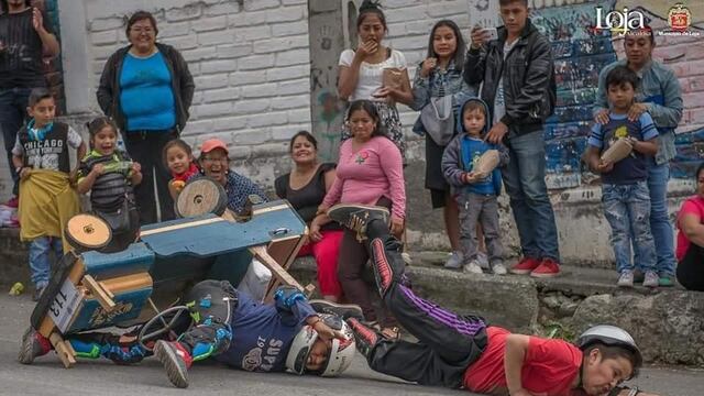 Niños se voltean en carro de juguete