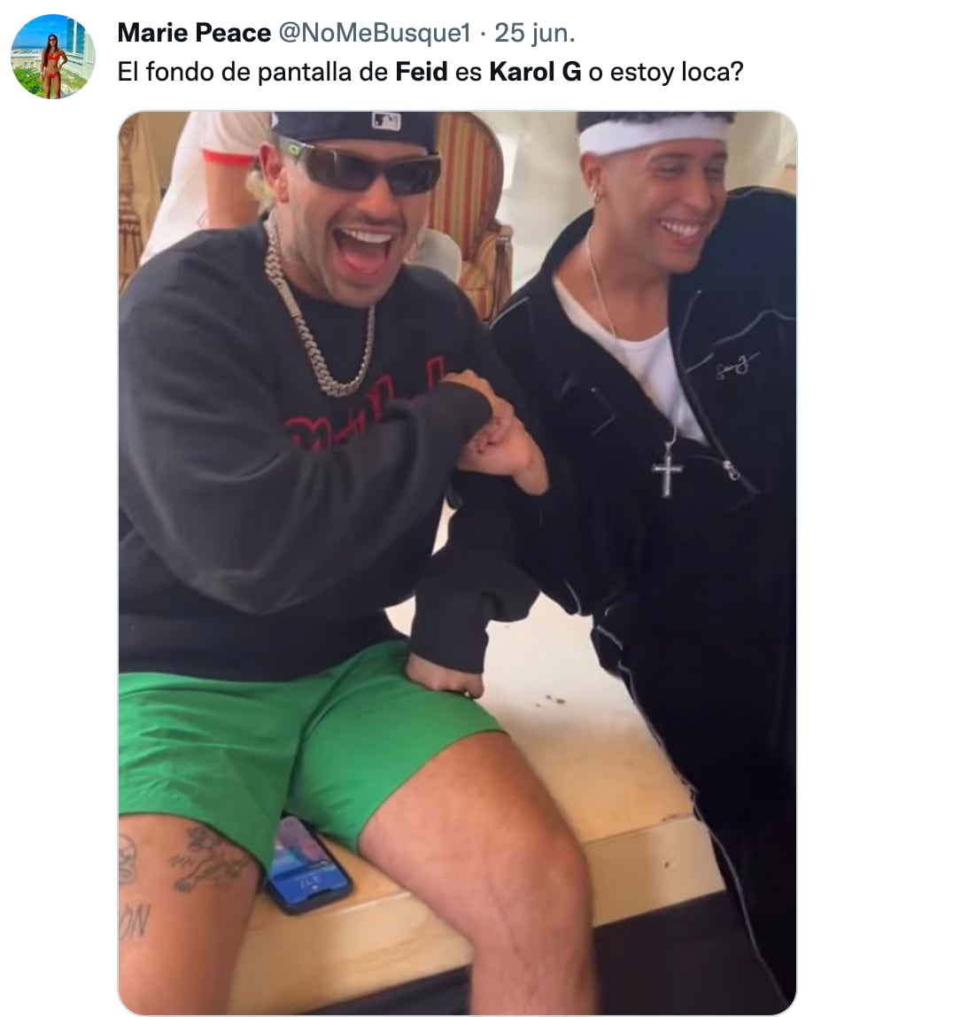 Feid tiene de fondo de pantalla a Karol G