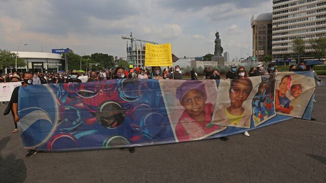 Protesta de familiares de niños con cáncer