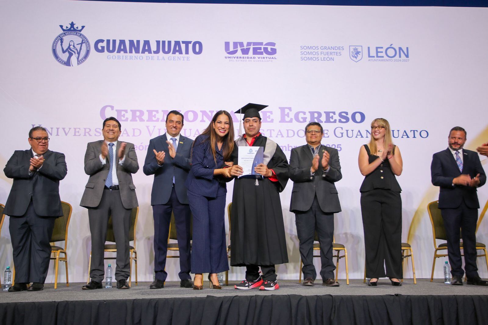 Libia Dennise encabeza ceremonia de egresados UVEG 2025.