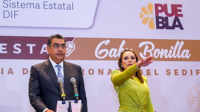 Sergio Céspedes toma protesta a Gabriela Bonilla como presidente del DIF Puebla