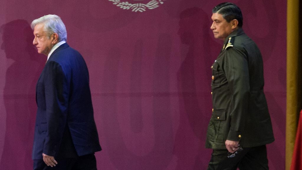 AMLO y Luis Cresencio Sandoval, titular de la Sedena