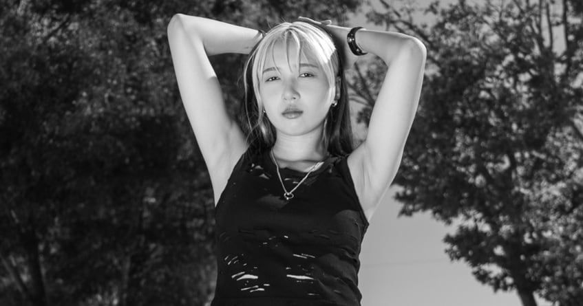 Hannah Bahng, cantante que rechazó cantar un éxito de Christian Nodal por infiel