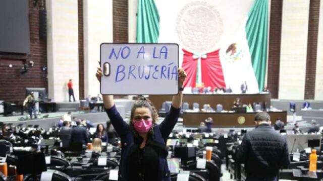 Mariana Gómez del Campo acusa brujería de Morena