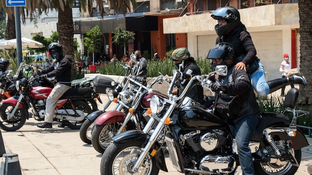 Motos
