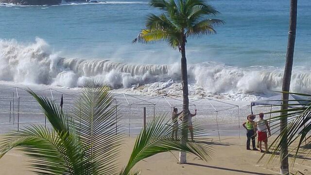 Mar de fondo en Acapulco.