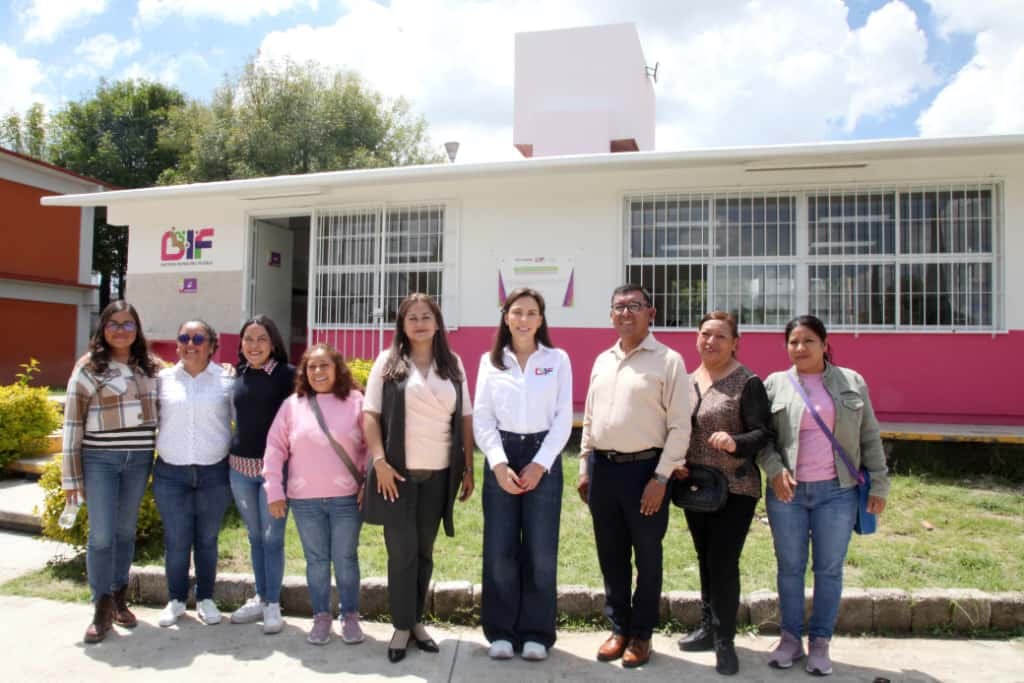 MariElise Budib inaugura desayunador en la Secundaria Técnica No. 112 de Puebla