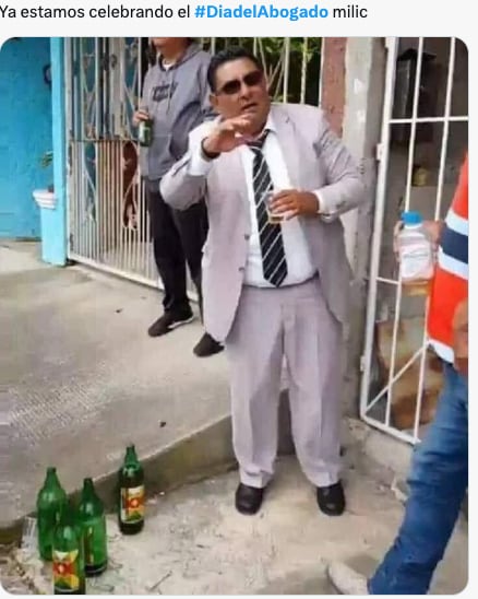 Este 12 de julio con memes, recuerdan el Día del Abogado