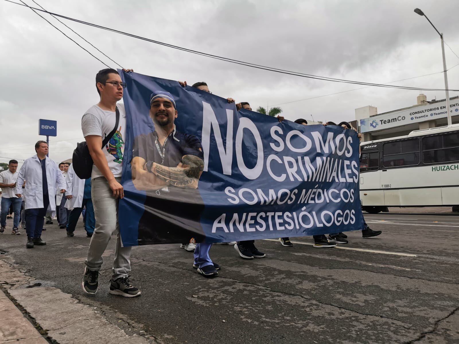 Protestan por anestesiólogo Gustavo Darwin Aguirre Castro