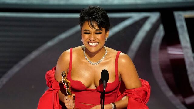 Ariana DeBose es la primera persona queer afroamericana en ganar el Oscar 2022