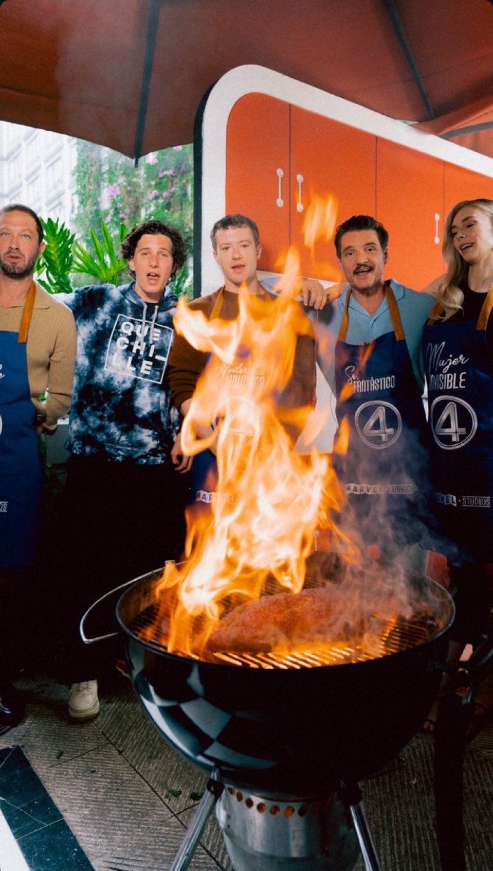 Robe Grill, Pedro Pascal y el elenco de Los 4 Fantásticos: Primeros pasos preparan mole