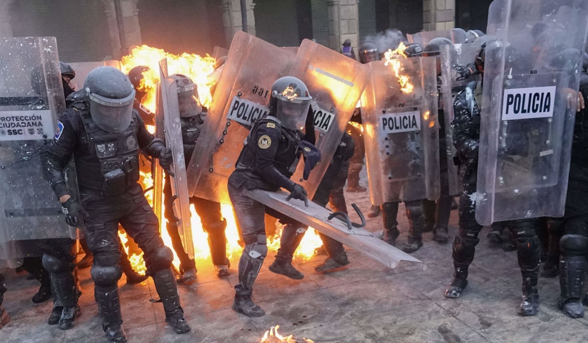 Autoridades de CDMX denuncian provocación tras violencia en marcha del 2 de octubre