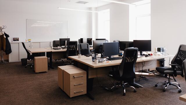 ¿Es legal que me den de baja en diciembre y me contraten en enero? Esto dicen el IMSS e Infonavit