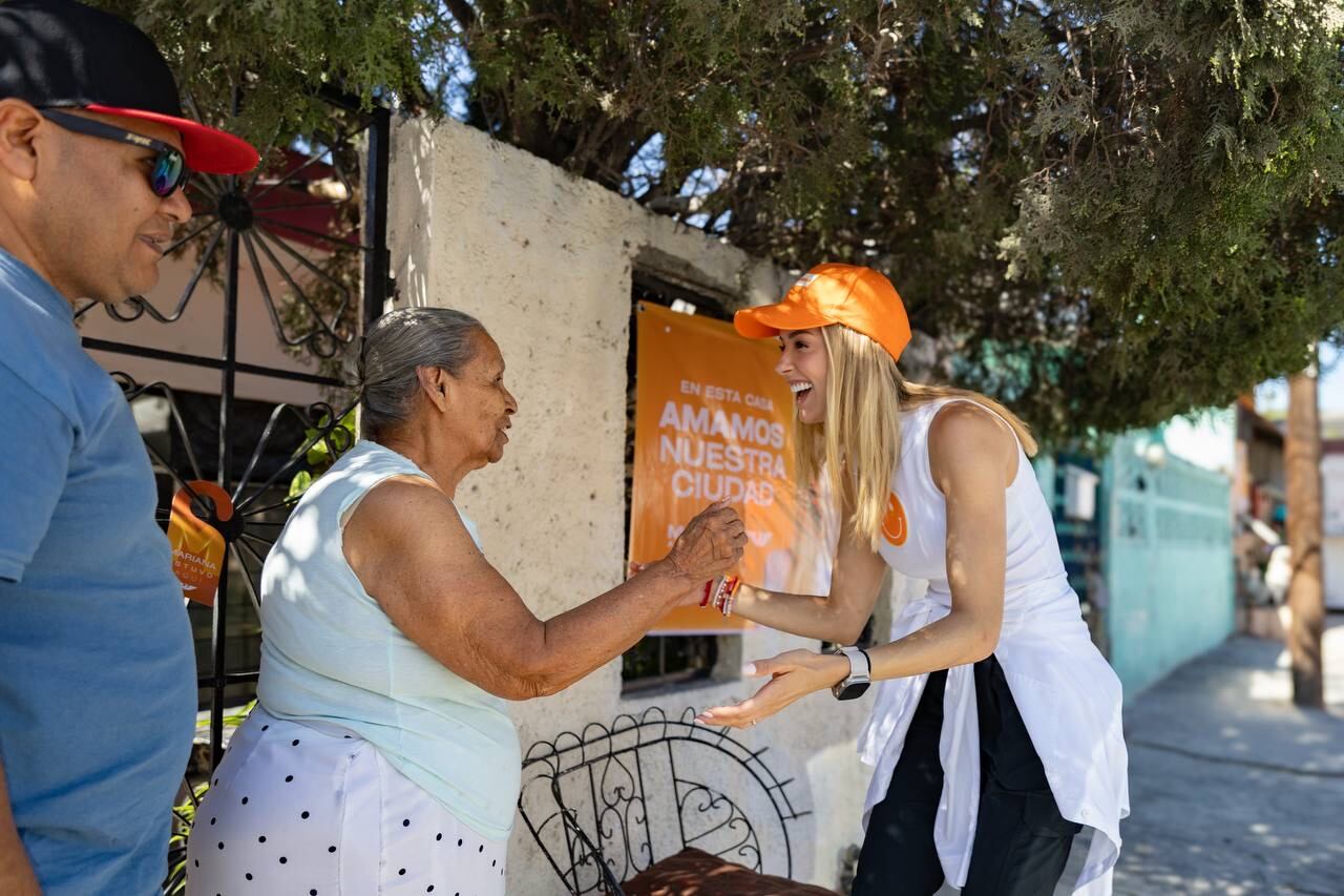 Mariana Rodríguez lleva propuestas a la colonia Francisco Villa