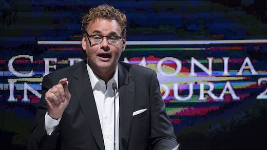 David Faitelson sufre accidente en Calzada Zaragoza ocasionado por un bache