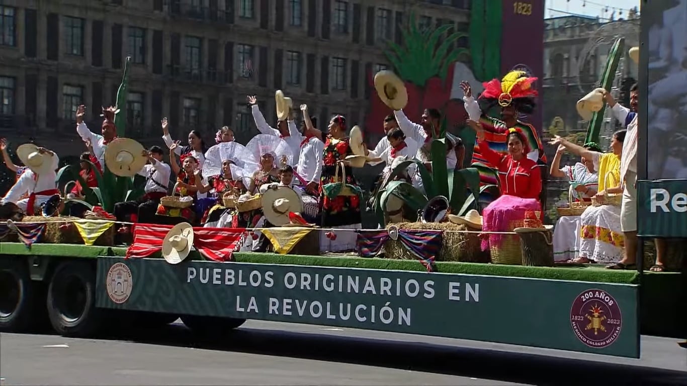 Inicio desfile cívico militar del 20 de noviembre