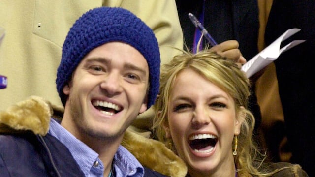 Justin Timberlake y Britney Spears en el partido de estrellas de la NBA 2002