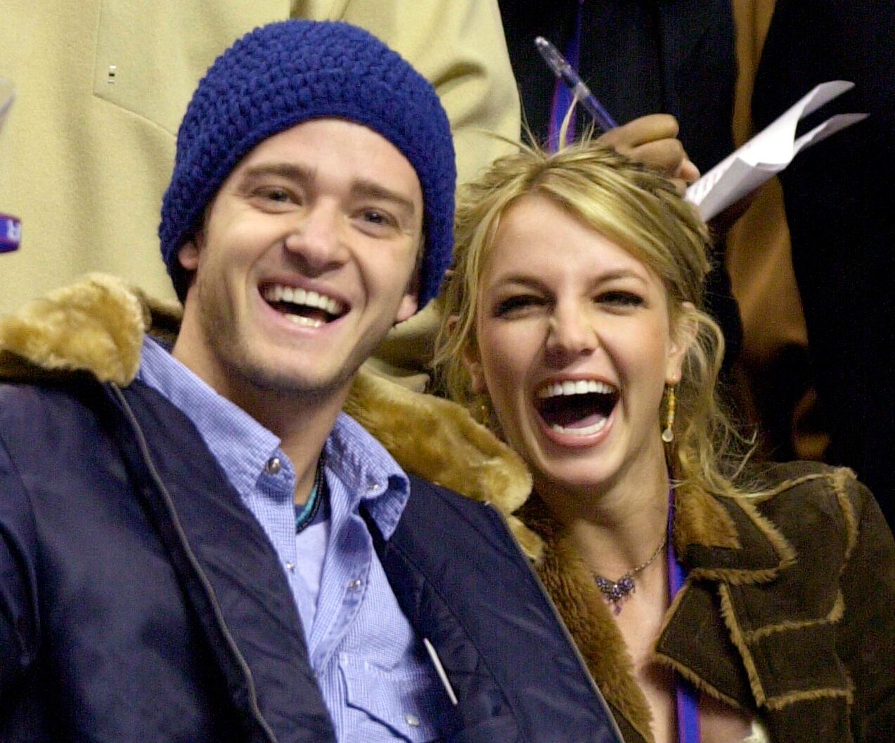 Justin Timberlake y Britney Spears en el partido de estrellas de la NBA 2002