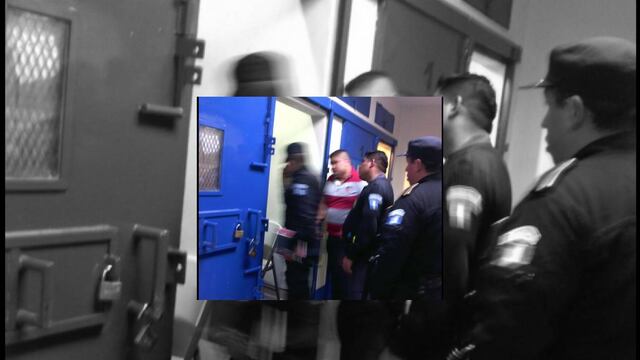 Ante ello, el capo fue puesto bajo doble vigilancia, luego de que en el papel encontrado incluía mapas y un croquis dibujado a mano en el que escribió “granadas”, “puertas”, “puerta”, “tubo” y “agua”.
