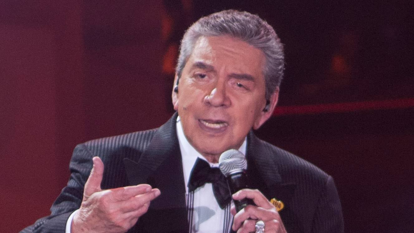 Marco Antonio Muñiz reaparece tras 10 años de ausencia para un homenaje en vivo