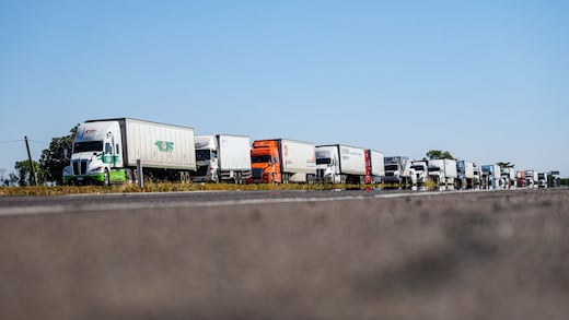 Transportistas alertan sobre extorsiones y cuotas en ciudades fronterizas de Tamaulipas