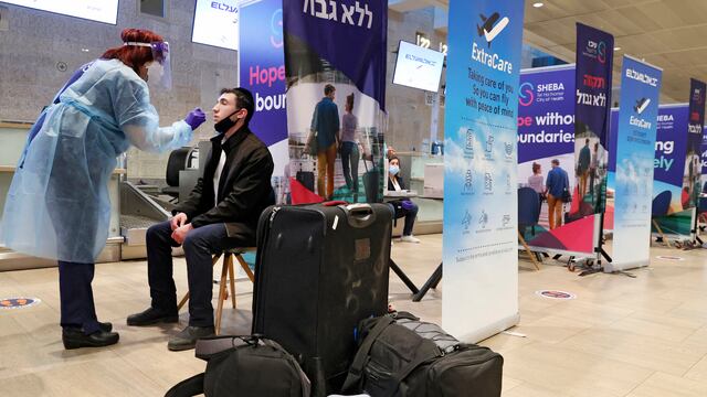 Pruebas Covid-19 en aeropuertos