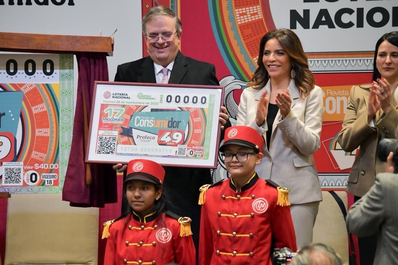 Lotería Nacional emite billete conmemorativo por los 49 años de la Revista del Consumidor.