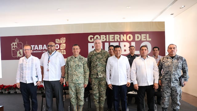 Javier May anuncia nuevo aumento salarial para policías estatales en 2026.