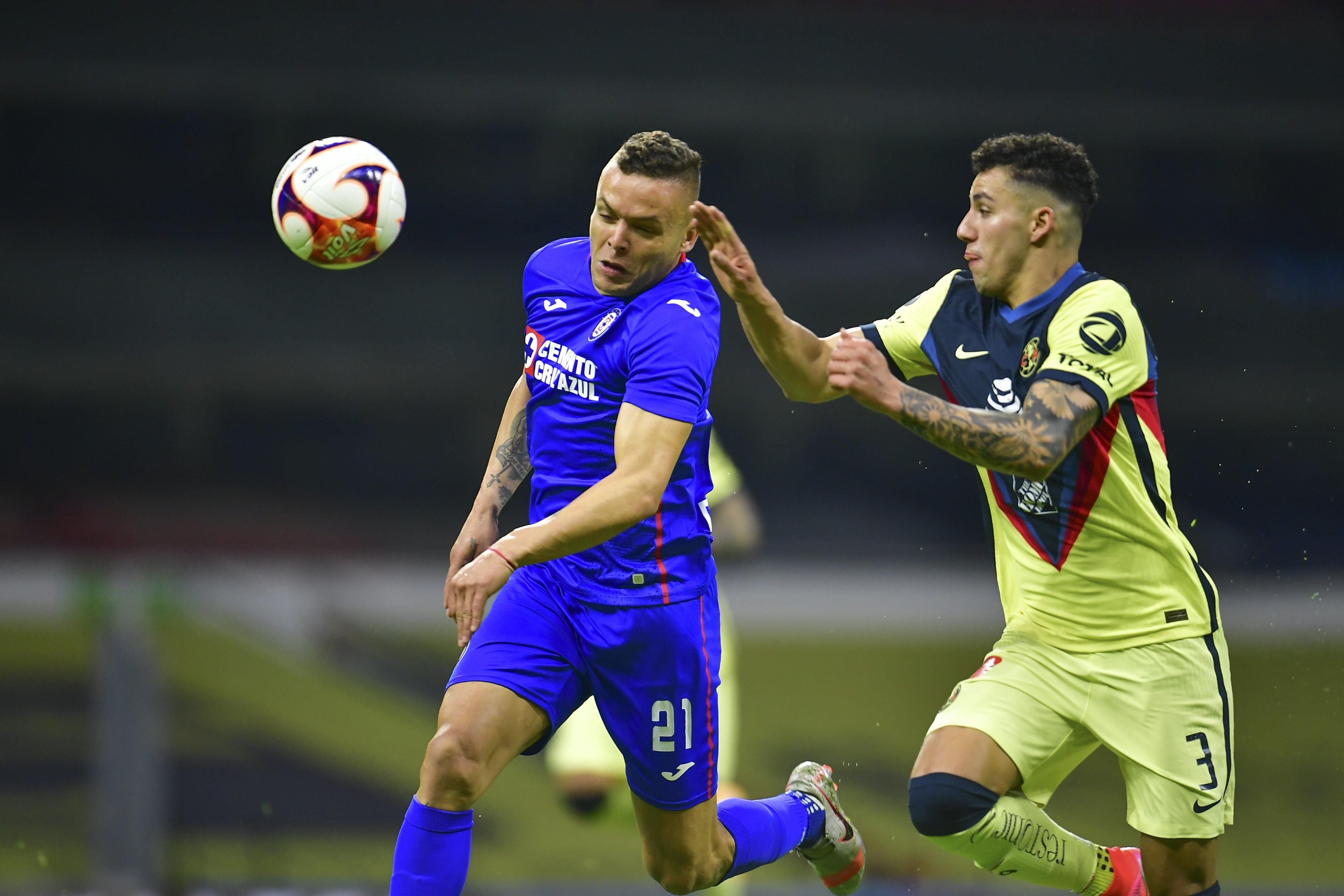Jonathan Rodríguez con Cruz Azul