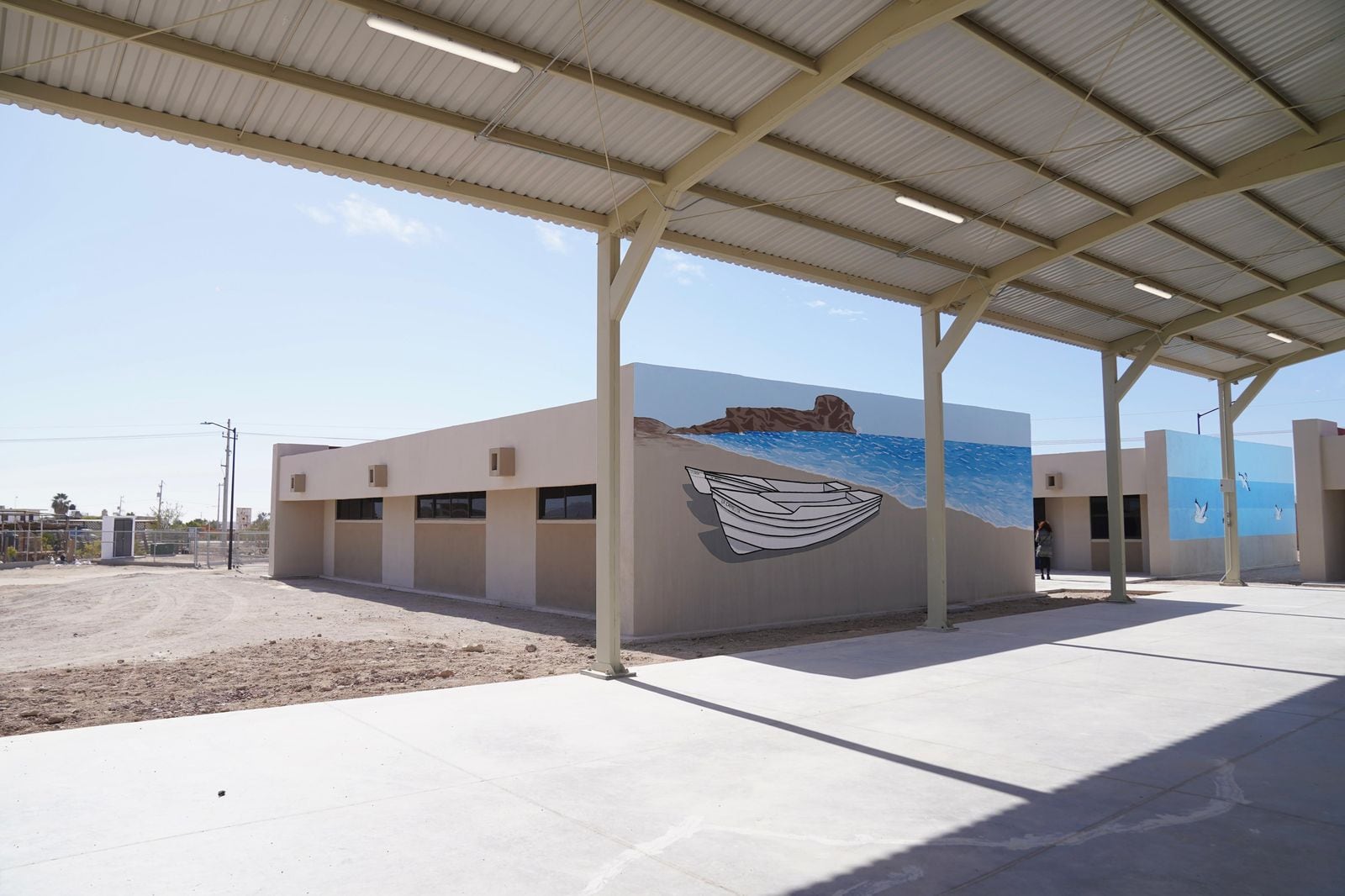 Alfonso Durazo entrega complejo educativo en Puerto Libertad