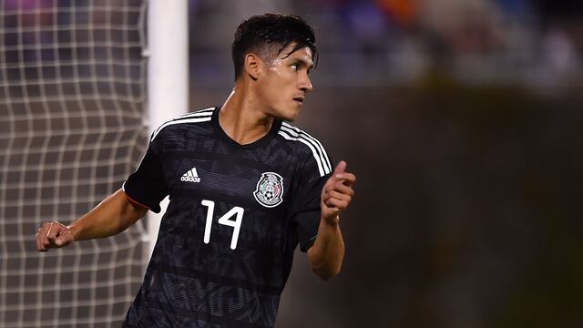 Uriel Antuna en un juego con el Tri