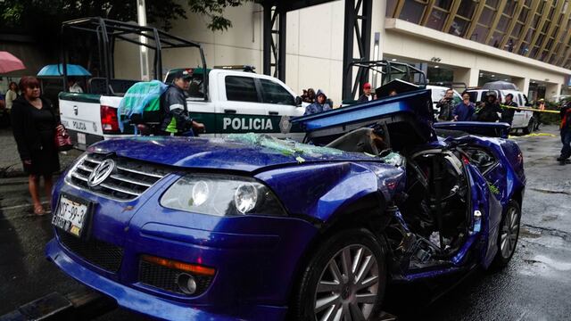 Una mujer murió tras caerle un árbol en la colonia Nápoles; su bebé sobrevivió