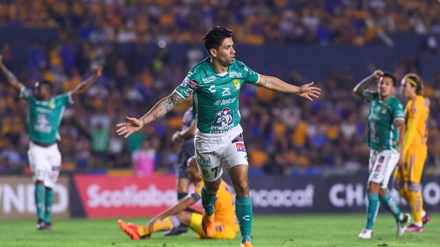 Víctor Dávila con León.