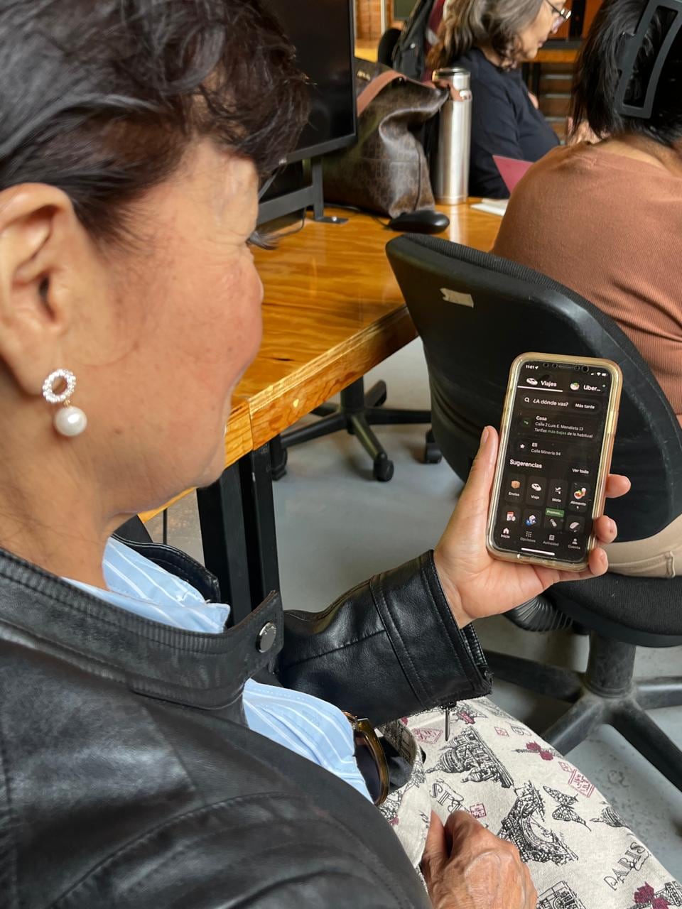 Uber y Pilares quieren reducir la brecha digital y fomentar la inclusión tecnológica así como la autonomía de las personas adultas mayores