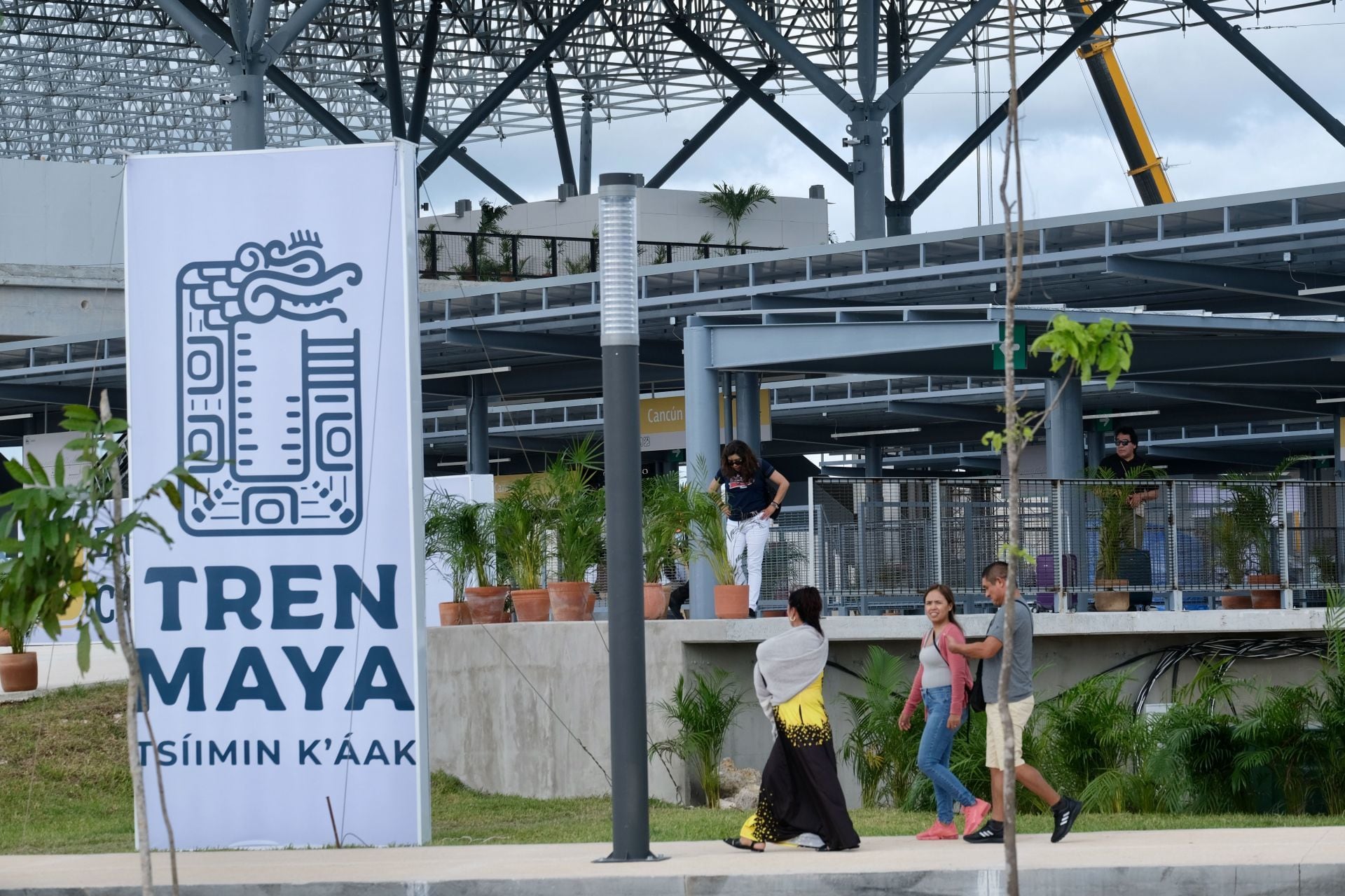La estación de Cancún del Tren Maya aún luce con detalles en su construcción, aunque desde el viernes fue abierta al público
