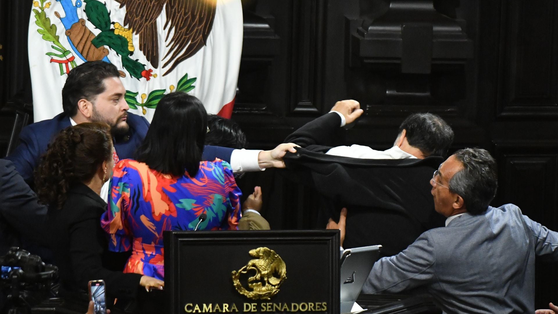 Una vergonzosa presidencia del Senado mexicano llega a su fin