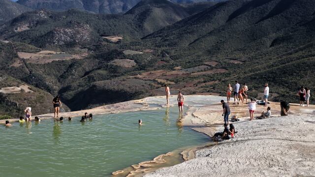 Regresan turistas a Hierve el Agua en Oaxaca