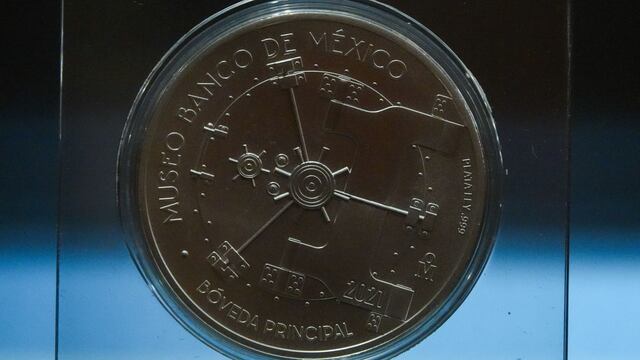 Aspectos de la medalla conmemorativa con motivo de la exposición "Museo Banco de México: Una nueva historia”