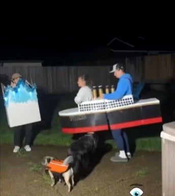 El mejor disfraz de Halloween es del hundimiento del Titanic y hasta perritos participaron