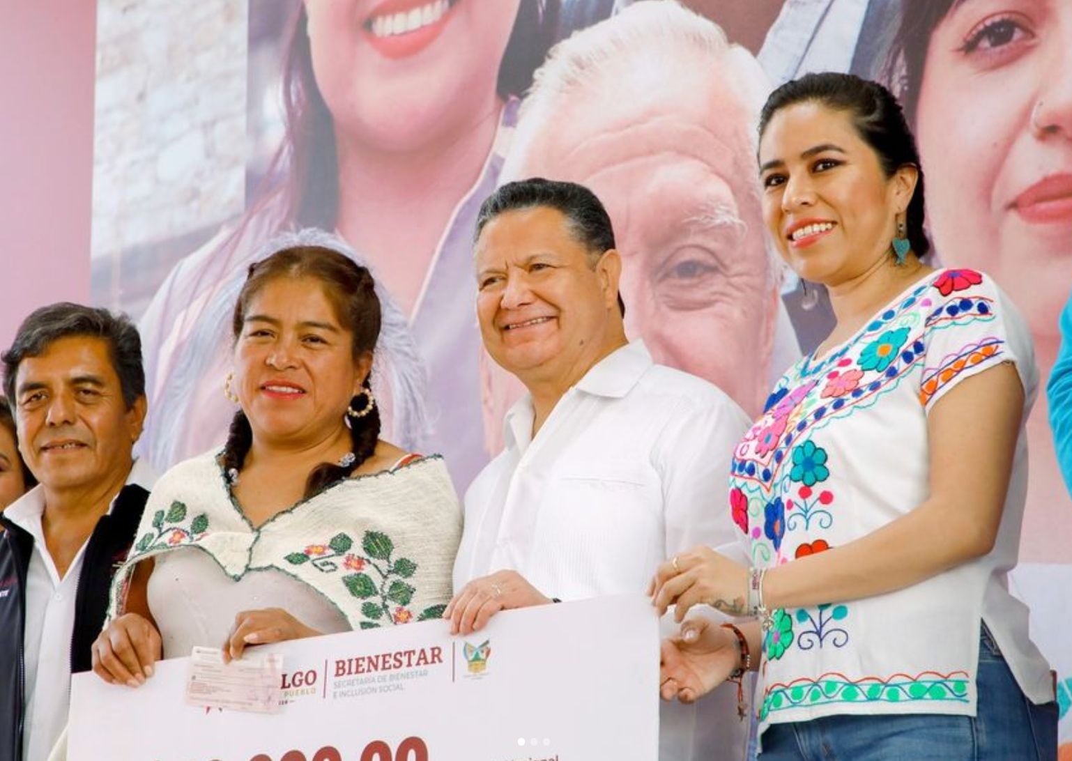 Julio Menchaca Salazar, gobernador de Hidalgo