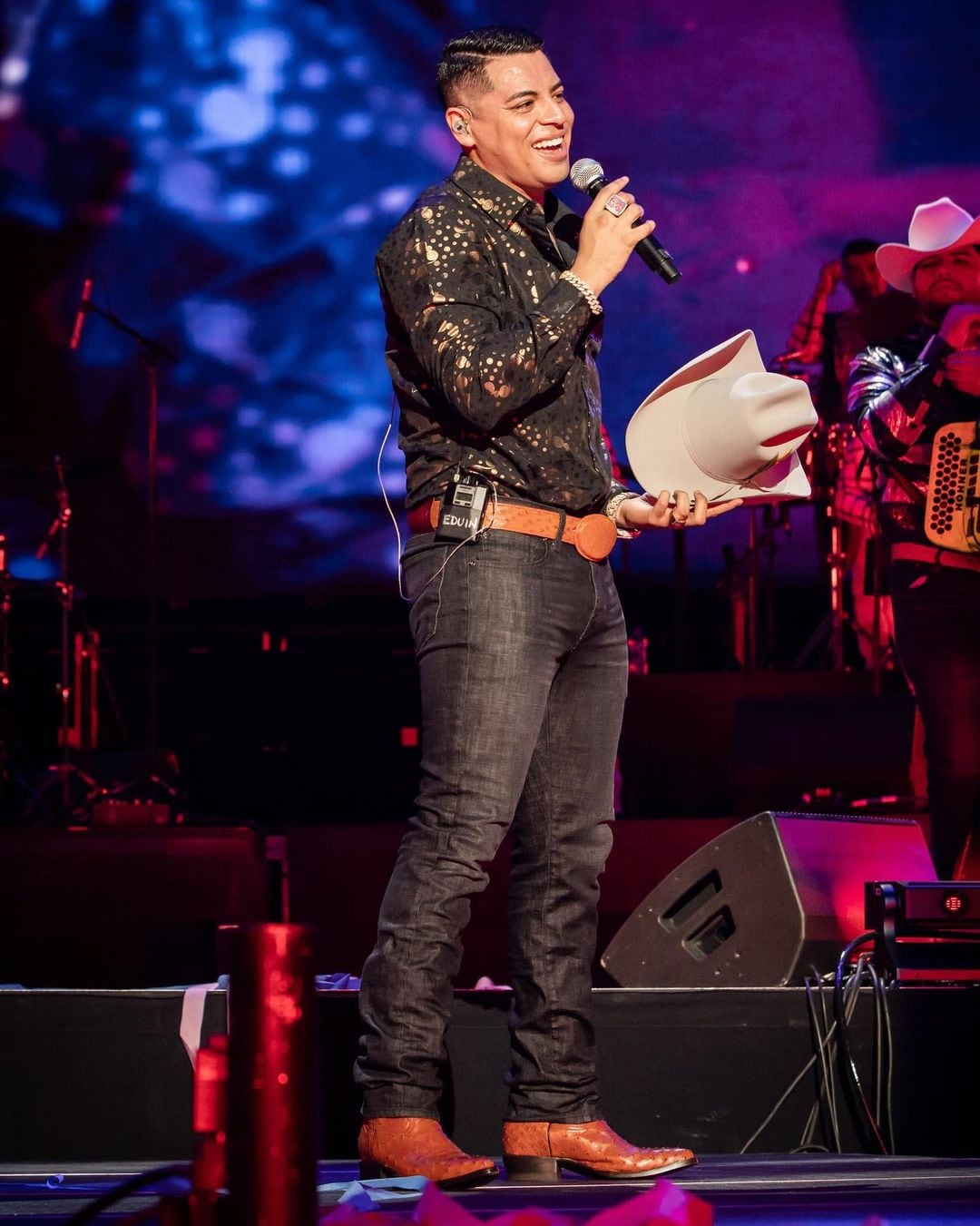 Eduin Caz, vocalista de Grupo Firme