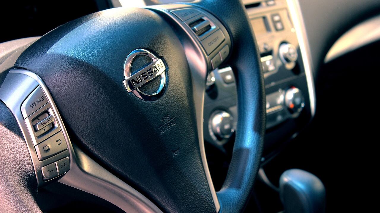 ¿Tienes 65 mil pesos? Puedes comprar estos autos seminuevos Nissan en 2025