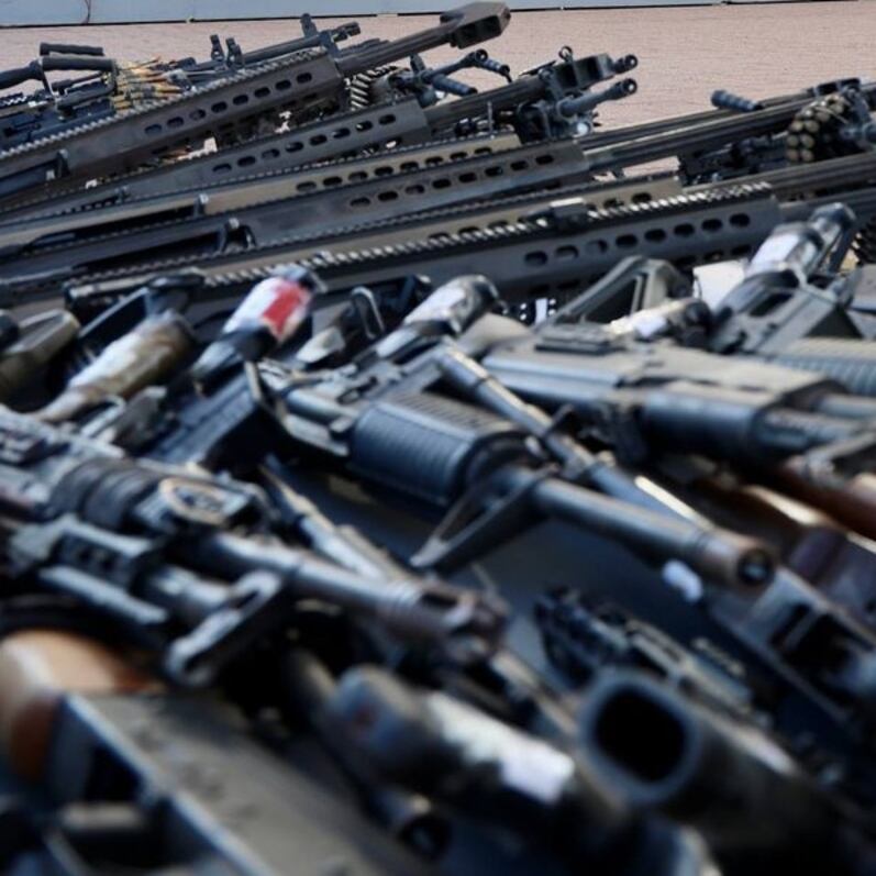 EU acusa a dos estadounidenses por vender armas al CJNG y Cártel de Sinaloa