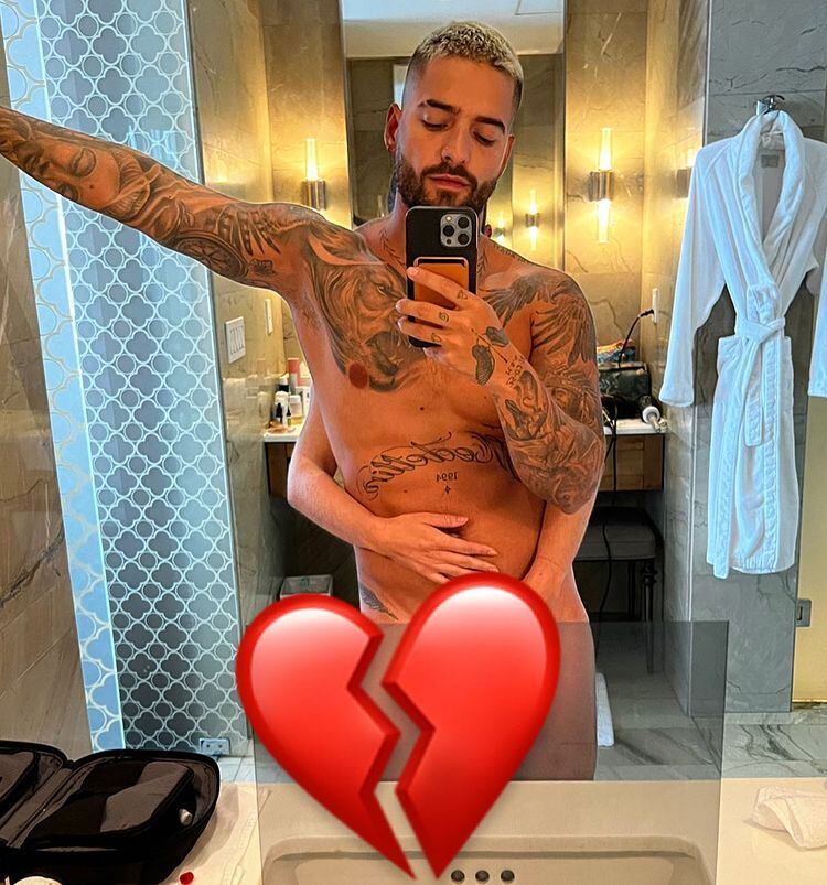 Maluma posa desnudo.