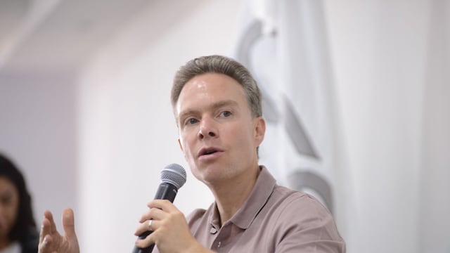 Manuel Velasco se imagina como el caballo negro de Morena