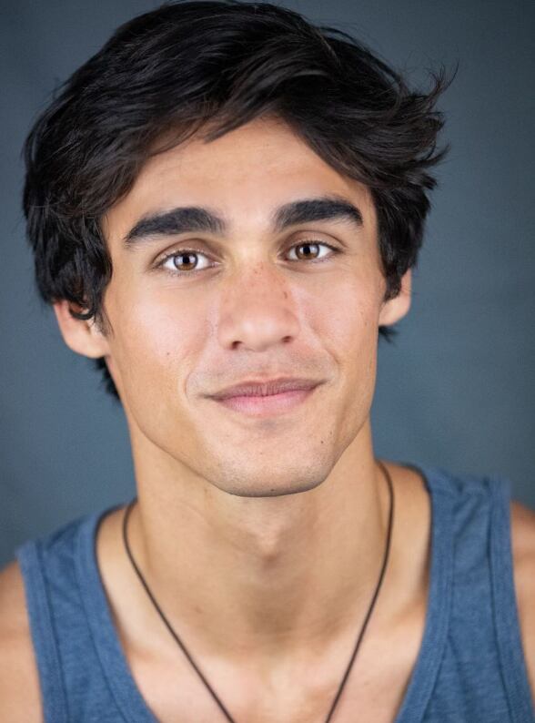 Kahiau Machado, actor que se une al elenco de Lilo & Stitch live action