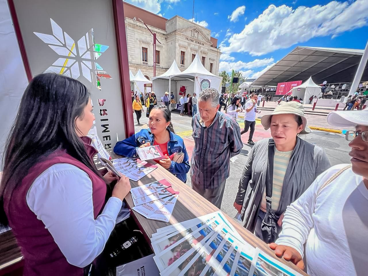 Julio Menchaca rindió su primer informe de gobierno en Hidalgo