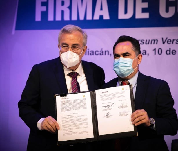 Rubén Rocha con el rector Jesús Madueña